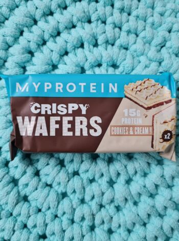 Crispy Wafers proteinová oplatka (cookies&cream) – MyProtein