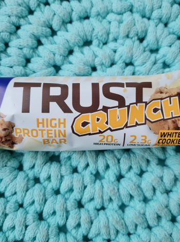 Trust crunchy proteinová tyčinka (white choc cookie dough) 60 g – USN