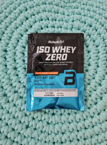 Proteinový prášek Iso Whey Zero (slaný karamel) vzorek 25 g – BioTechUSA