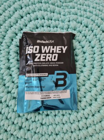 Proteinový prášek Iso Whey Zero (black bisquit) vzorek 25 g – BioTechUSA