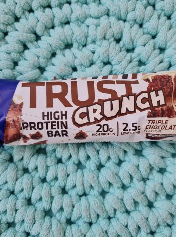 Trust crunchy proteinová tyčinka (triple chocolate) 60 g – USN