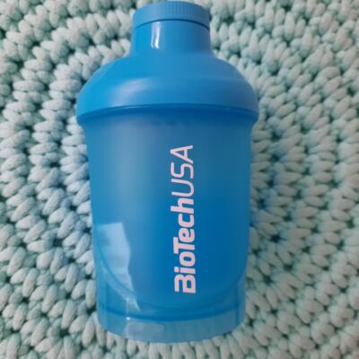 Shaker se zásobníkem (modrý) BioTech USA – 300 ml + 150 ml