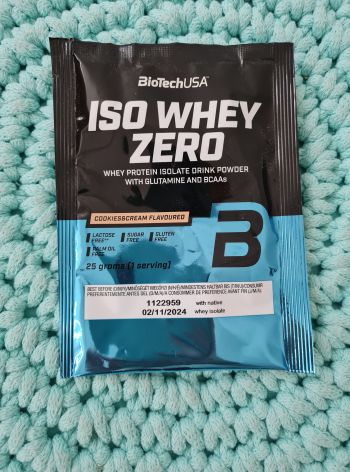 Proteinový prášek Iso Whey Zero (cookies&cream) vzorek 25 g – BioTechUSA