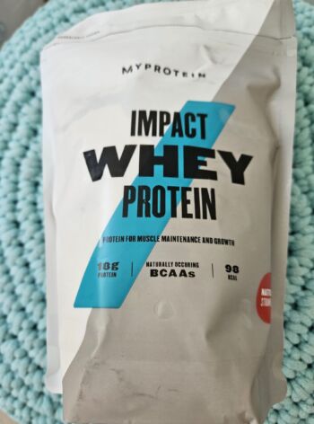 Syrovátkový protein NATURAL STRAWBERRY (= přírodní jahoda) 500 g – MyProtein