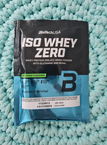 Proteinový prášek Iso Whey Zero (pistácie) vzorek 25 g – BioTechUSA