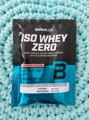 Proteinový prášek Iso Whey Zero (jahoda) vzorek 25 g – BioTechUSA