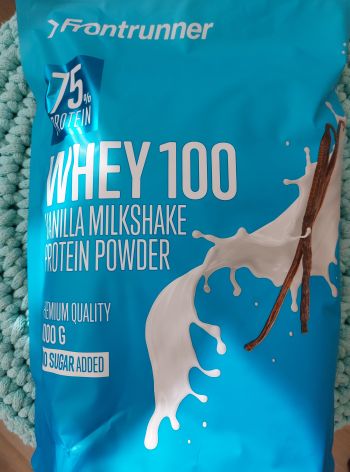 Whey 100 proteinový prášek VANILLA MILKSHAKE 1 kg – Frontrunner (dříve Bodylab)