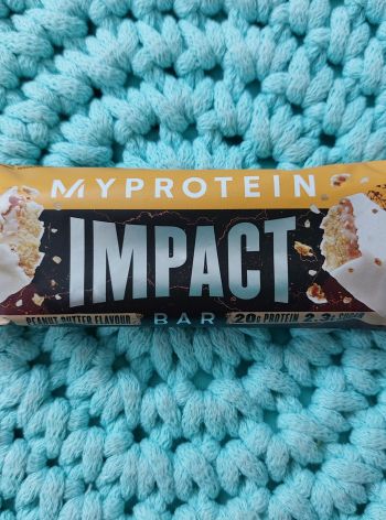 Impact proteinová tyčinka (peanut butter) 64 g – MyProtein