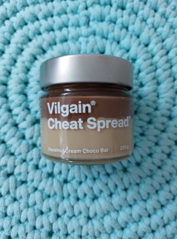 Vilgain Cheat Spread ⁠(lískooříškový krém s čokoládou) –⁠ 100% přírodní ořechové máslo s proteinem 200 g (SLEVA! Min. travnlivost 30.4. 2023)