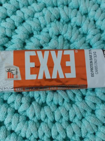 EXXE proteinová tyčinka 65 g (dvojitá čokoláda) – Extrifit (SLEVA! Min. trvanlivost do duben/2023)