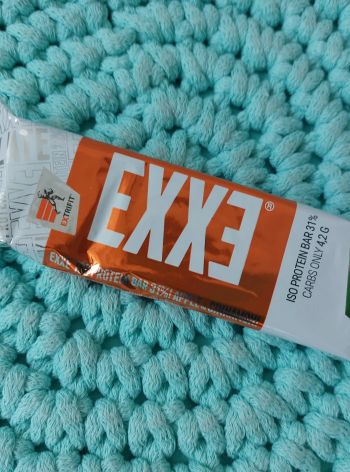EXXE proteinová tyčinka 65 g (jablko-skořice) – Extrifit