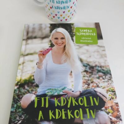 Kuchařka Fit kdykoliv a kdekoliv + hrníček plný srdíček – zvýhodněná cena