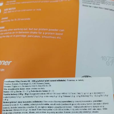 Whey 100 proteinový prášek SALTED CARAMEL MILKSHAKE 1 kg – Frontrunner (dříve Bodylab)