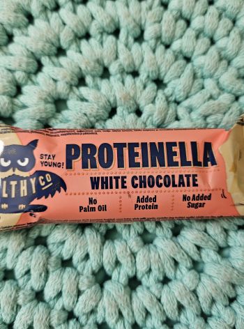 Proteinella bílá čokoláda tyčinka 35 g – HealthyCo