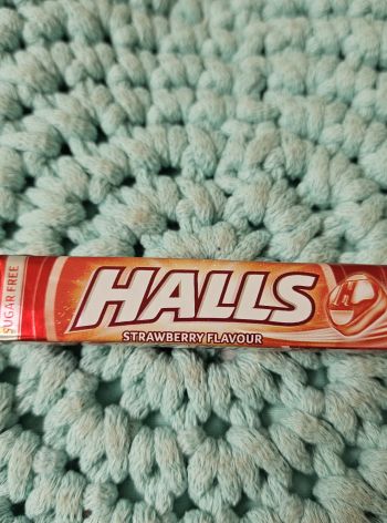 HALLS sugar free – jahodové