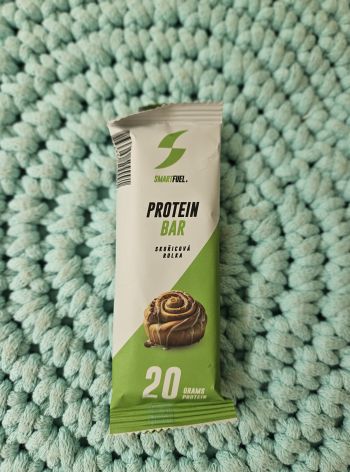 Proteinová tyčinka SKOŘICOVÁ ROLKA&BÍLÁ ČOKOLÁDA 60 g (slazené erythritolem) – Smartfuel