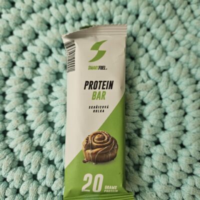 Proteinová tyčinka SKOŘICOVÁ ROLKA&BÍLÁ ČOKOLÁDA 60 g (slazené erythritolem) – Smartfuel