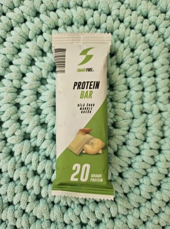 Proteinová tyčinka BÍLÁ ČOKOLÁDA SE SOLÍ&MANDLE&KEŠU 60 g (slazené erythritolem) – Smartfuel