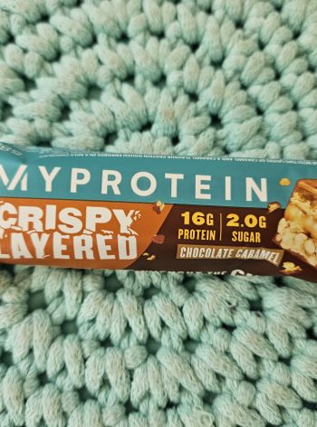 Proteinová tyčinka Crispy layered bar (čokoláda&karamel) 58 g – MyProtein