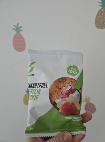 Proteinová plněná sušenka (kokosová s bílou čokoládou a plněná malinovým krémem) 75 g – Smartfuel